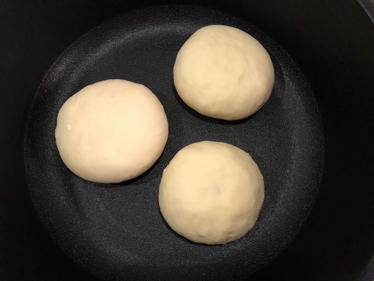 无水无油的酸奶蜜豆小面包，不用烤箱也能做，比买的还好吃