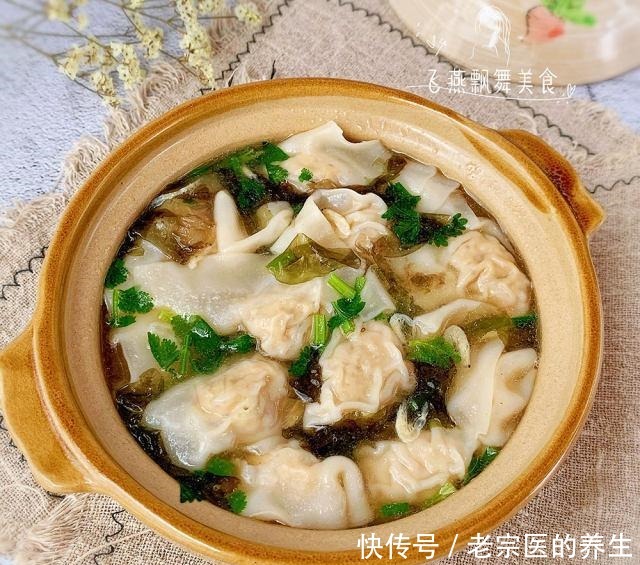 香菇鸡肉馄饨,薄皮大馅,汤鲜肉嫩!