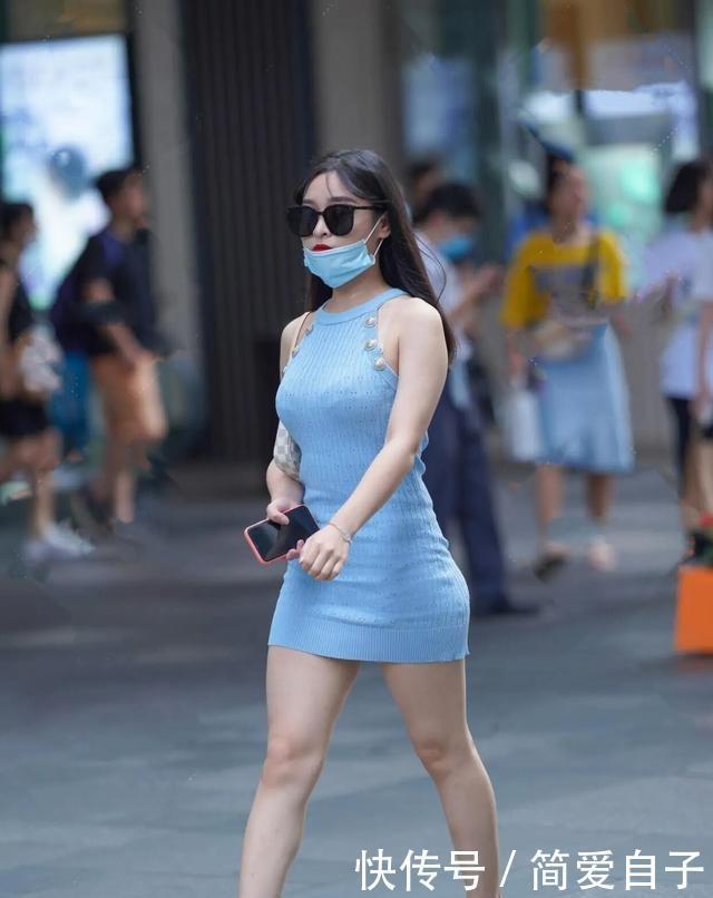 连衣裙造型更加灵活,独特高雅