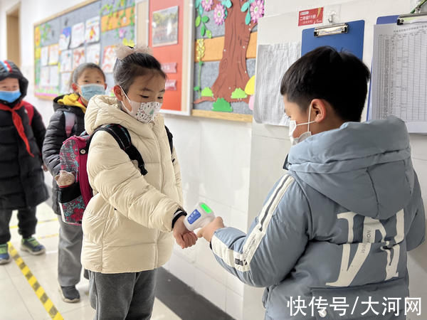 省实验小学|雪花纷飞“神兽”归笼 郑州中小学迎来正式开学第一天