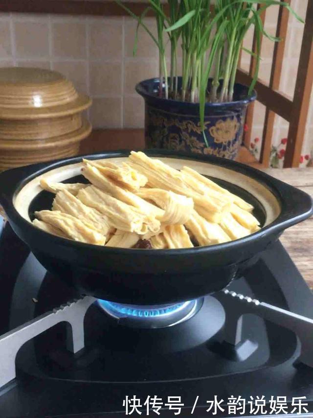 放入|泡腐竹,可别放入水里就泡,饭店都是这么泡,既简单又快速还筋道