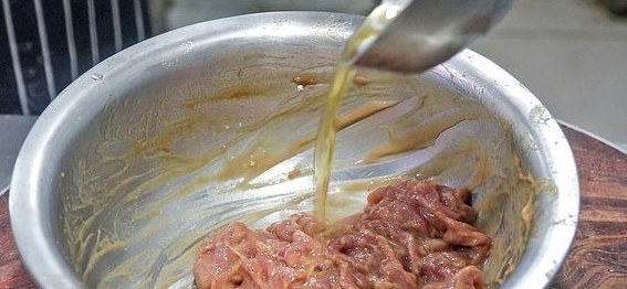水煮肉片怎样做才好吃大厨教你小技巧,肉片滑嫩鲜香,开胃下饭