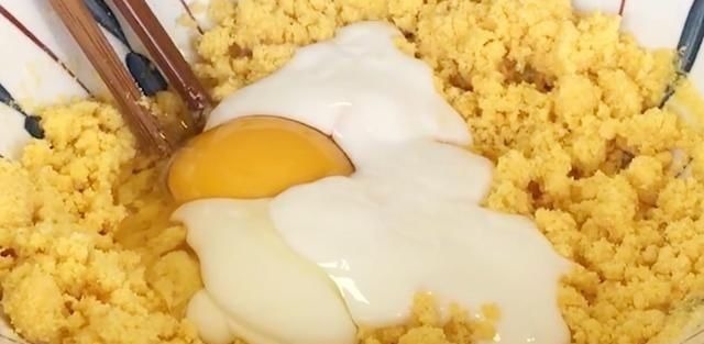 玉米面里面加一袋酸奶,蓬松暄软,百吃不厌,新手小白也能零失败