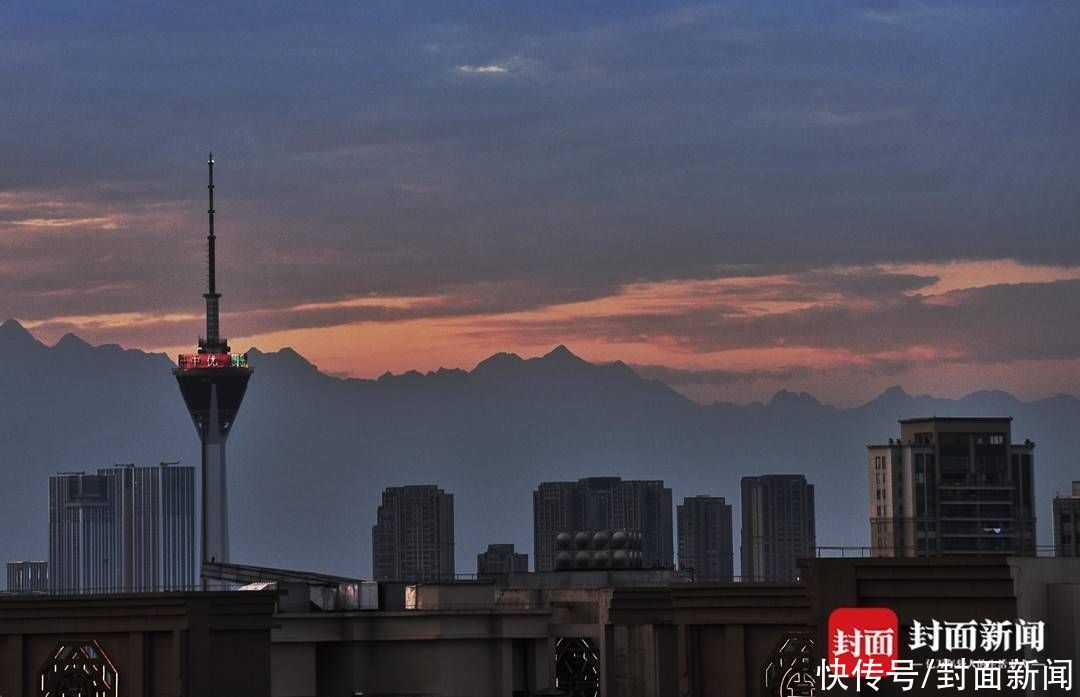 图集|早晨朝霞日出 傍晚霞光映西山 今天的成都从早到晚美如画 | 封面新闻