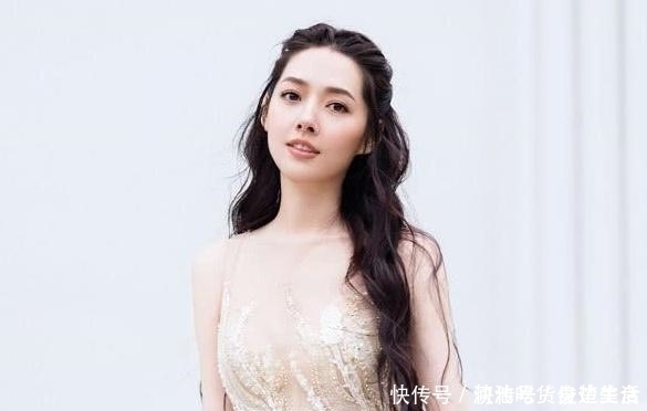 傲慢与偏见|40岁还在留直发？脸上有这4个特征，卷发或许会更适合你！