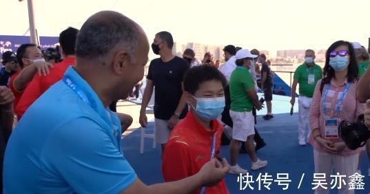 跳水|全红婵接受FINA主席采访！自信大方说英语，直言高台跳水很恐怖