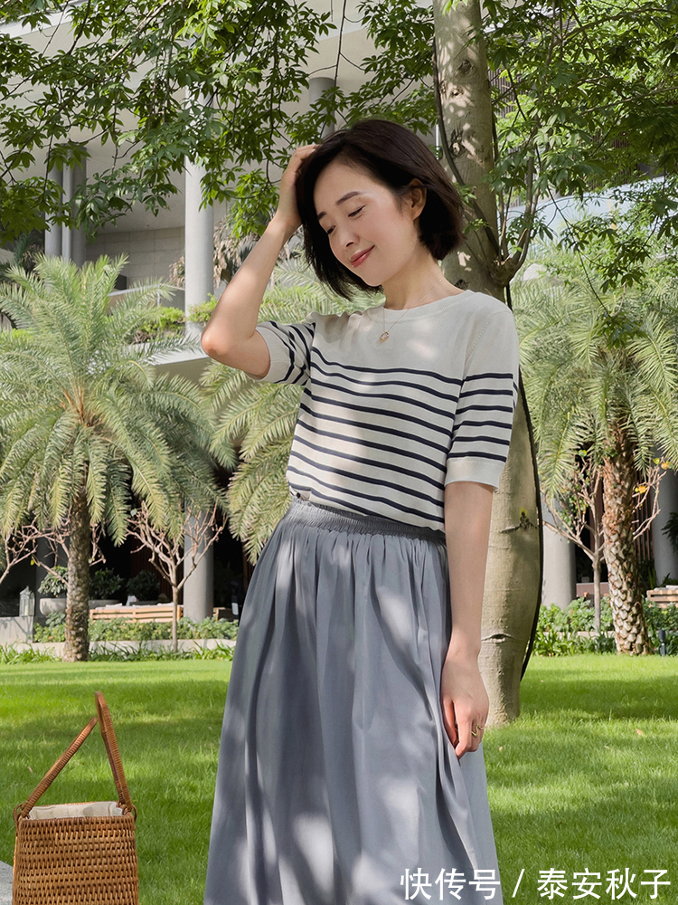 声色|夏末,气质的你穿上复古“条纹衫”:不动声色就很美、很高级!