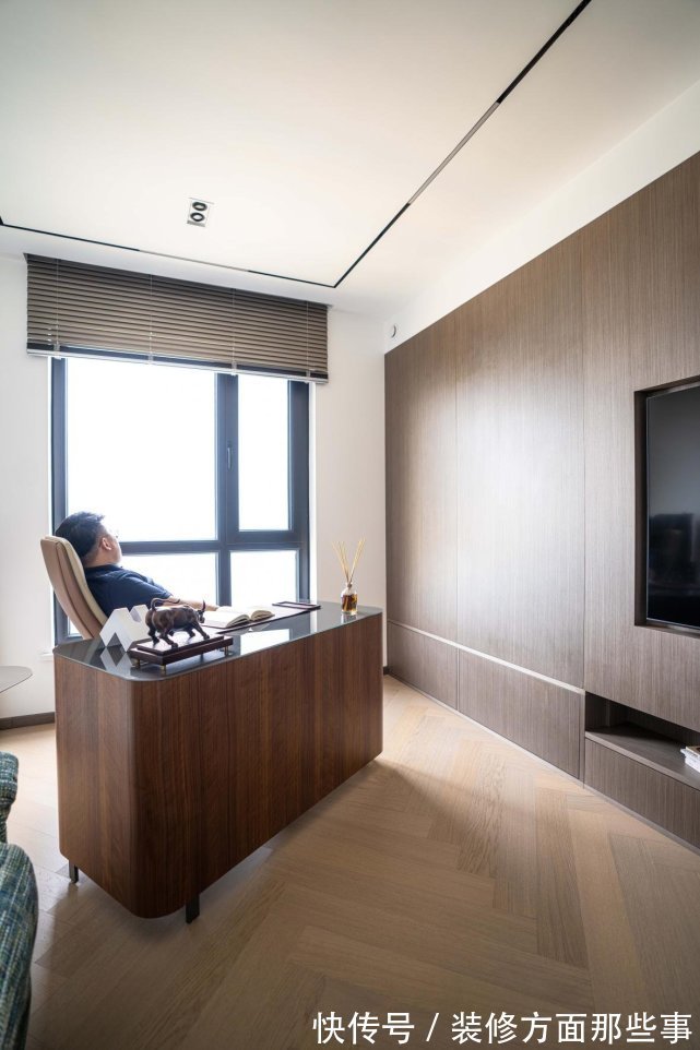 卡通|200㎡的海景大平层,同一空间中,兼具沉稳大气、时尚跳跃