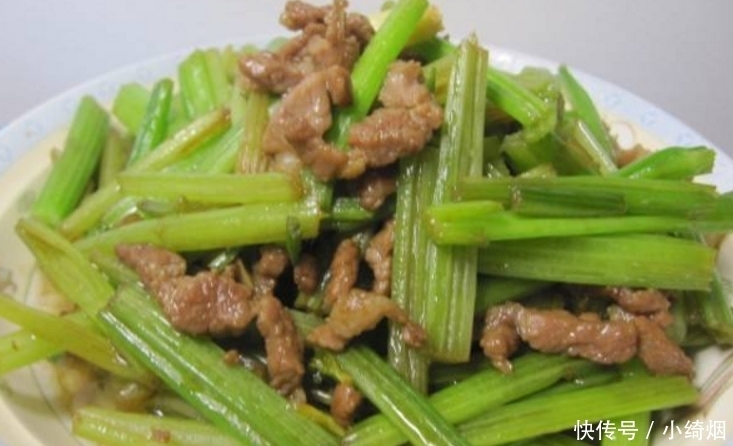 嫁到婆家第一天,中午做了四个菜,结果婆婆到处显摆!