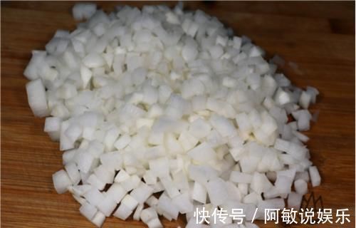 饺子皮|做萝卜馅时,用食盐杀水还是下锅焯水,都不对!大厨教你正确做法