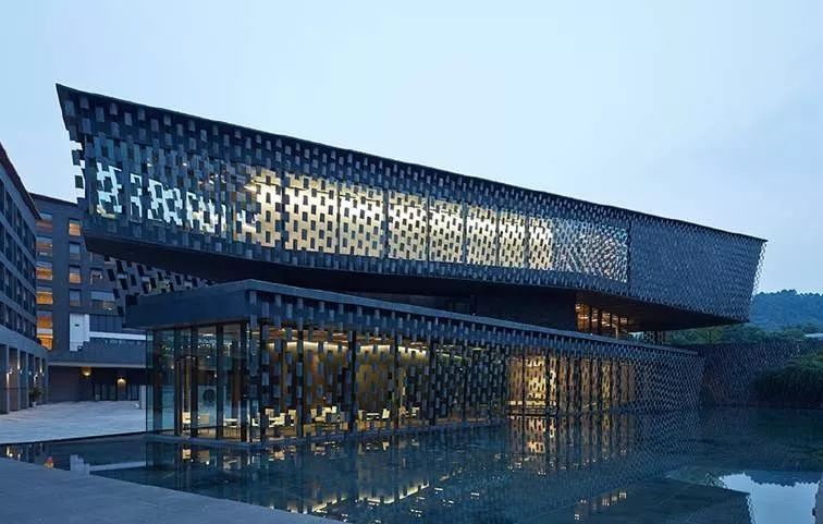 向彩生活出手33亿,碧桂园服务看上的是什么?