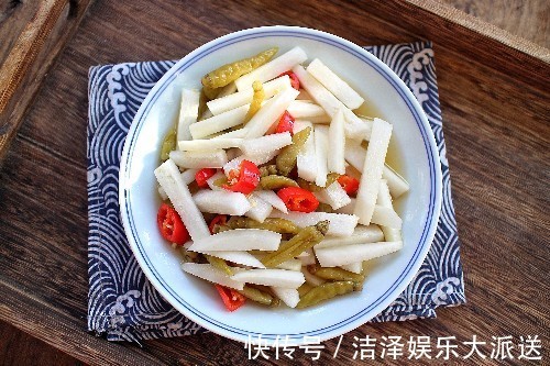 酸辣|教你白萝卜新吃法,酸辣爽脆,开胃又下饭,放冰箱几个月都不坏