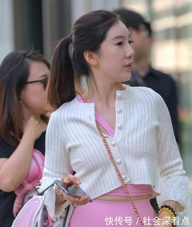 健美裤|端庄的健美裤，秀出都市丽人的华美风采，带来无限活力感