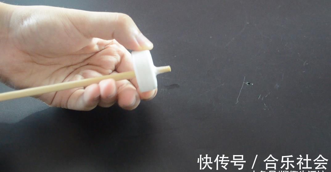 瓶盖上面戳一个洞, 没想到还有这个作用, 看完你会感谢我的