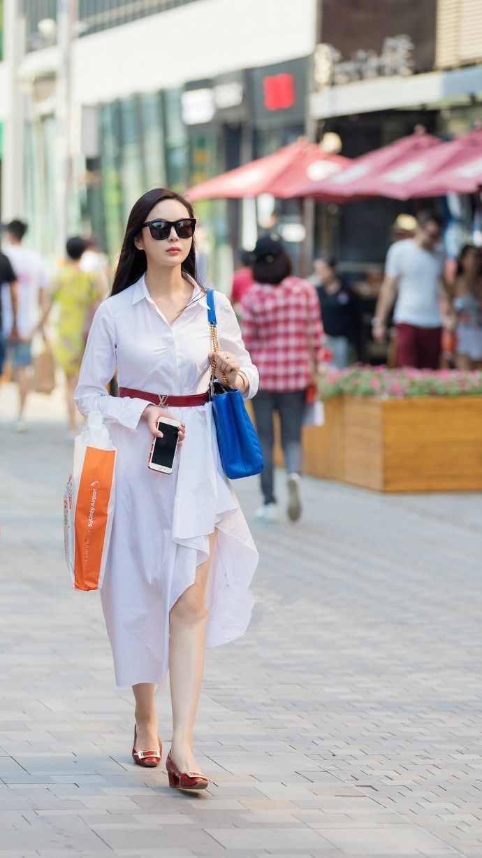  新潮|街拍：打扮时尚新潮的美女，婀娜多姿，图7的美女特别养眼