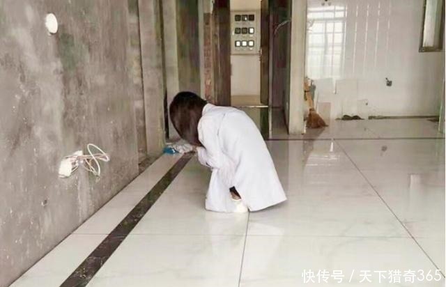 瓷砖|地砖铺完，看到业主验收时不说话，师傅直说我来帮你吧