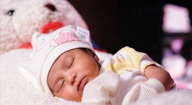 宝宝|养护新生儿宝宝坑太多,10个“带娃禁忌”家长要了解,别做错坑娃