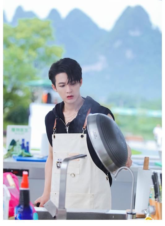 包子|丁真的包子，檀健次的魚，《中餐廳》正能量，當藝人也需要會做飯