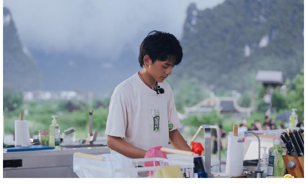 包子|丁真的包子，檀健次的魚，《中餐廳》正能量，當(dāng)藝人也需要會(huì)做飯