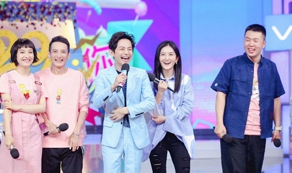 《你好星期六》首播差评如潮，形式换汤不换药，何炅带不动新主持