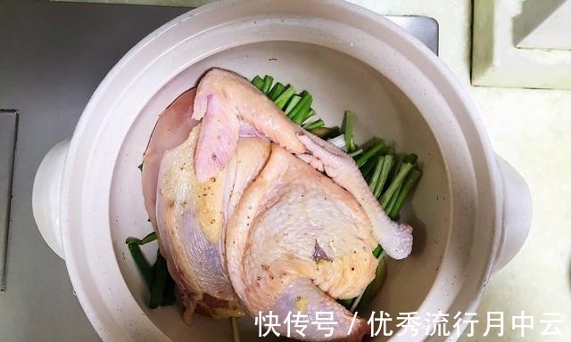 小葱|不加一滴水的葱油焖鸡，做法简单，吃一口就停不下来！