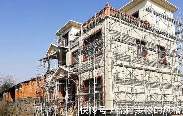 外墙|为啥农村建房外墙不贴瓷砖，都是“喷砂”处理？内行人道出了实情