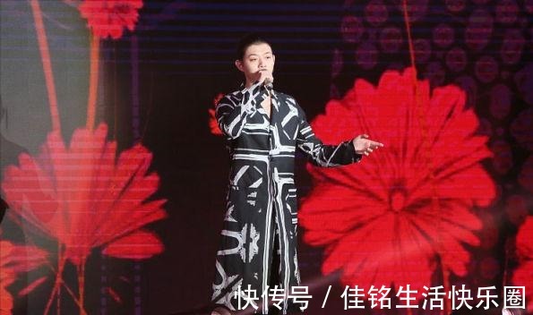 中国红@最美不过“中国红”，霍尊国风外套显气势，真是“国风美男子”！