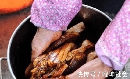 腌腊肉,牢记“1涂”和“2腌”,腊肉咸香入味,久放不坏,特好吃