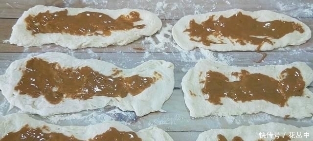烧饼|芝麻烧饼这样做真香,不揉不擀面,更不用调油酥,出锅一盘不够吃