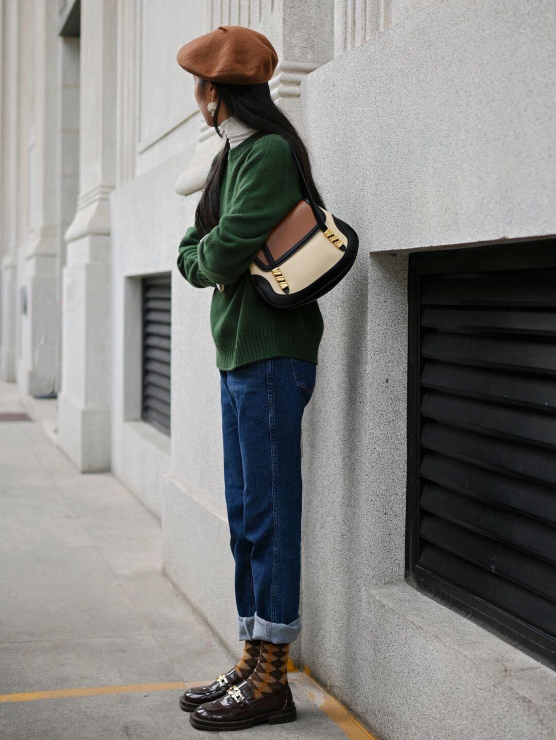 打底衫 冬天很百搭的毛呢大衣,基础的搭配也能够穿出时尚感!