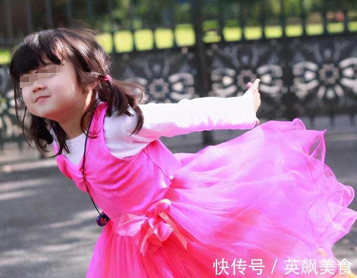 幼儿园|女儿穿纱裙上幼儿园,宝妈感到自豪,幼师:少让孩子穿裙子上学