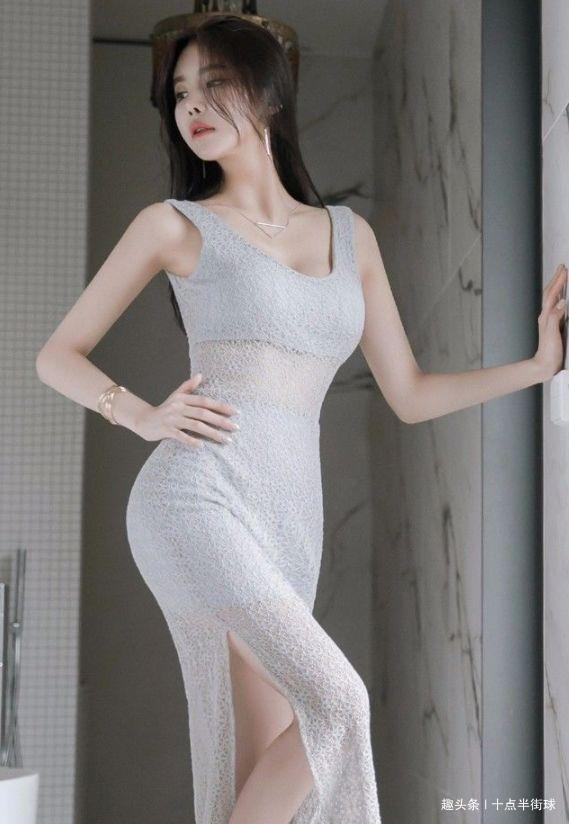 时尚|清纯迷人的紧身裙美女，精致搭配，很招人喜欢！