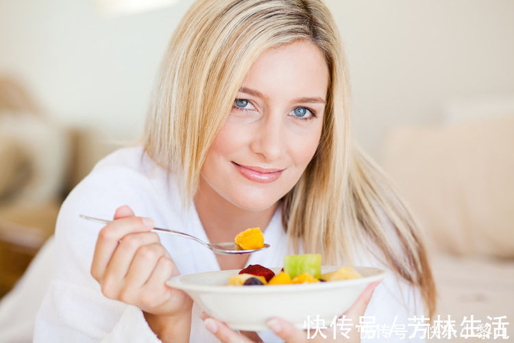 月子|坐月子要多吃七种水果,防便秘促身体修复,对妈妈宝宝都有好处