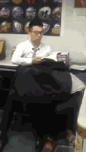 |搞笑GIF趣图:一个父亲的承诺,不管怎样都要给孩子带回家