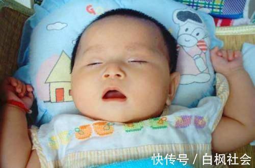 辅食|宝宝到了这个月龄,基本可以告别“夜奶”了,宝妈早知道早准备