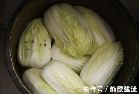 酸菜鱼|腌酸菜时，只放盐是外行，教你一个土方法，酸爽又下饭，久放不坏