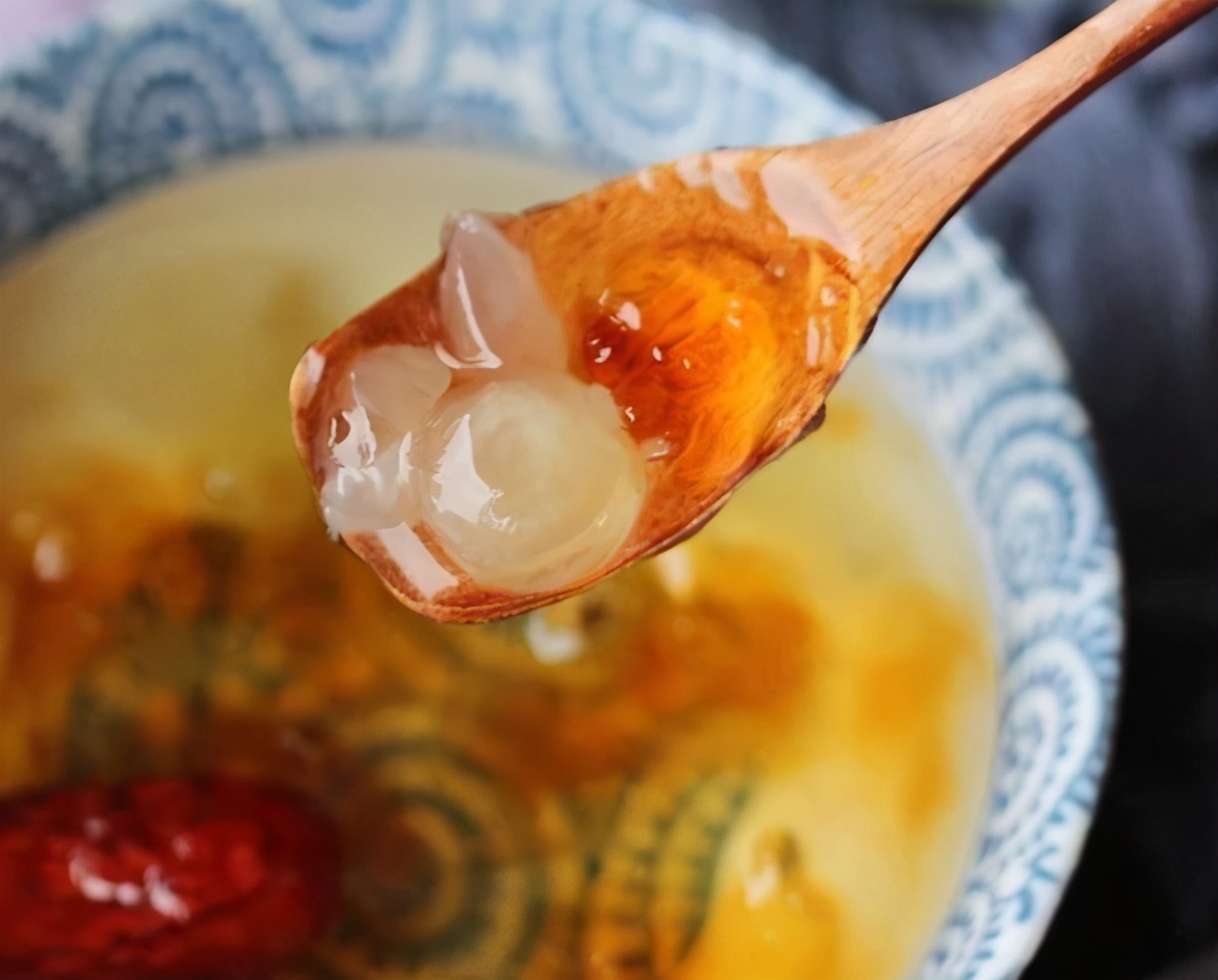 雌激素|女性绝经前,身体会“通知”你!若在49岁左右显露,真替你高兴