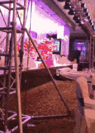 |搞笑GIF段子:兄弟,别求她了, 这婚不结反而是件好事!