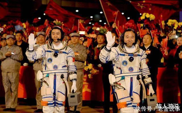 神州七号 航天英雄景海鹏从一贫如洗到3登太空,如今的他过得怎样