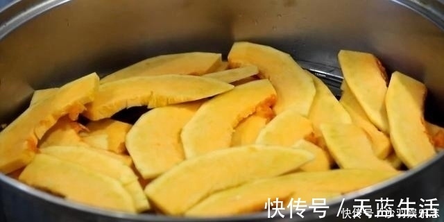香甜|南瓜饼最简单的做法，不用一滴水一滴油，软糯香甜，易消化好吸收