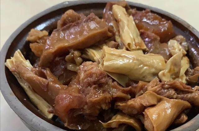 标记饭店真是酒香不怕巷子深,美食份量大,收费很惠民