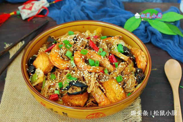 麻辣香锅别去饭店吃，自己做少油少盐又省钱，学会了你也能当大厨