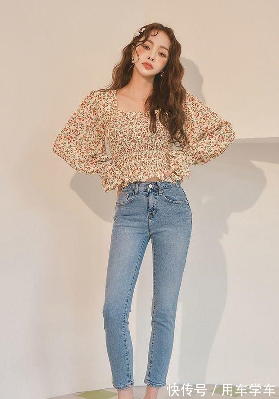 v领 大脸的女生除了发型之外,上衣款式也很重要,这三件拒绝容貌焦虑!