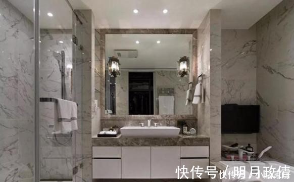 瓷砖|卫生间的地面别只会贴瓷砖,头次见闺蜜家这样设计,防滑又高档!