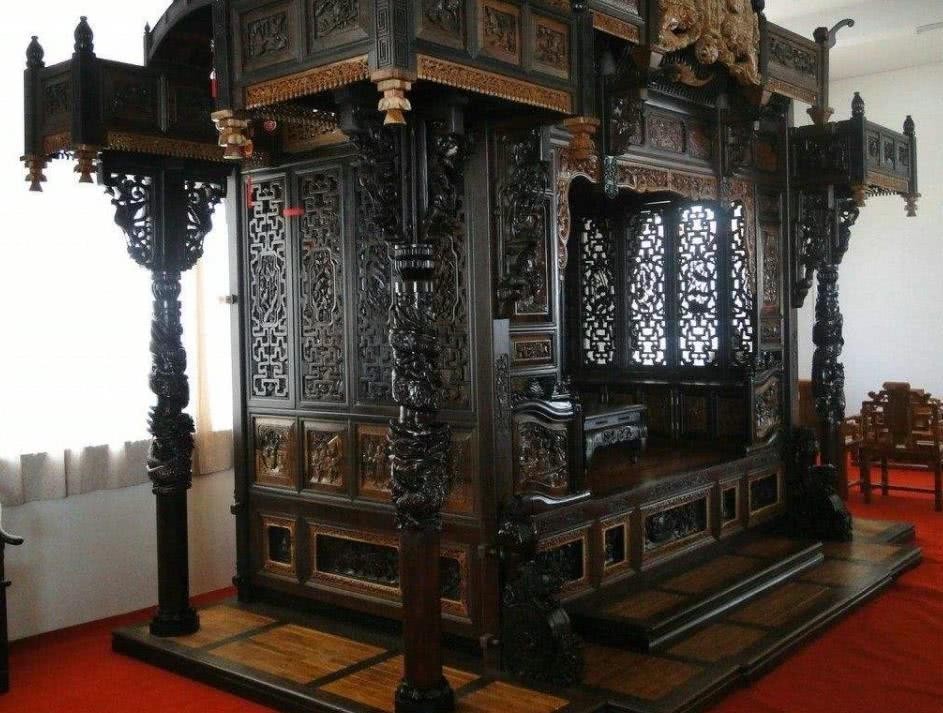 清朝|男子展出清朝“龙床”，价值5个亿，专家：建议上交
