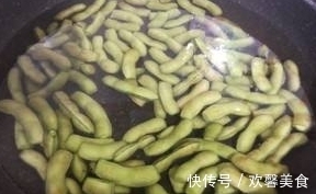 为啥自己煮出的毛豆总是发黄？记住这几个小技巧，毛豆翠绿又入味