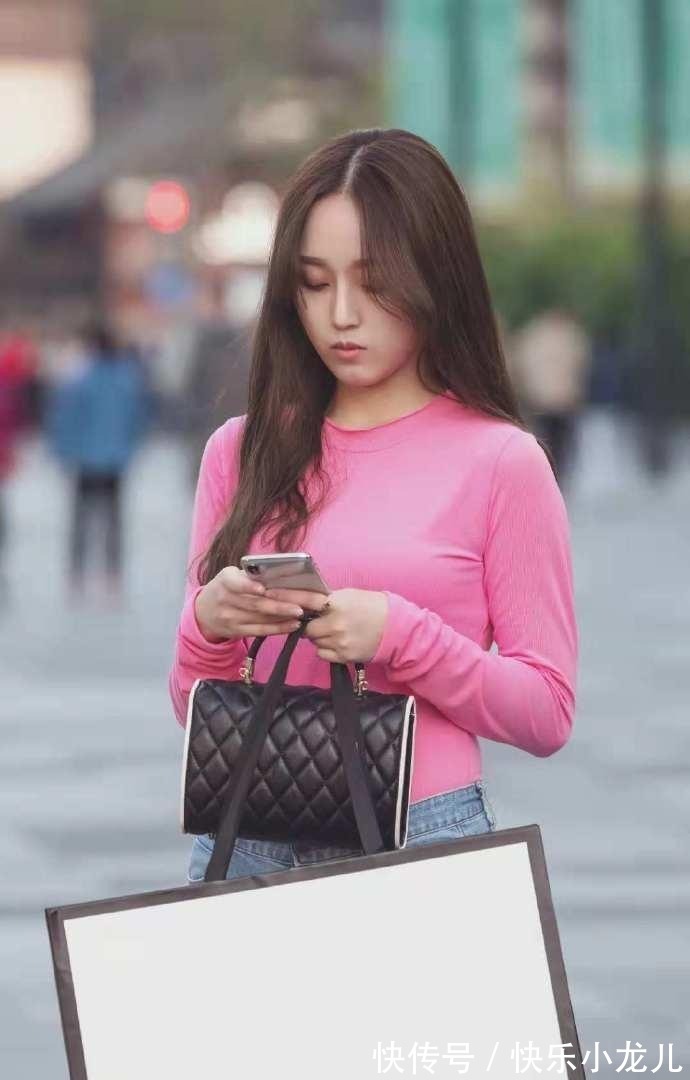 美女 时尚就是这么简单,一件牛仔裤就可以了