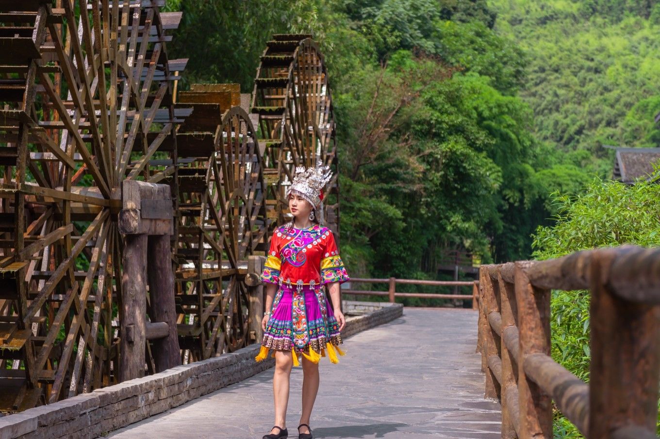 矮寨大桥|自驾《神奇女侠》取景地：矮寨奇观旅游区｜奇遇峡谷高桥、苗寨、飞瀑