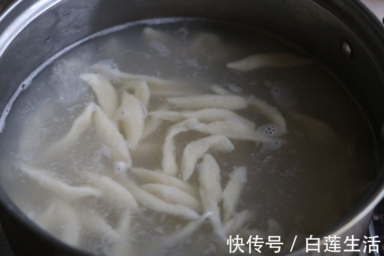 剪刀|冬天，女儿最馋这面食，不用擀不用切，劲道又好吃，上桌就秒光！