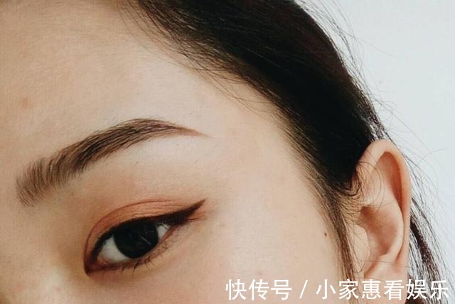 c眼线画对,眼睛放大2倍!营造简洁不浮夸低妆感